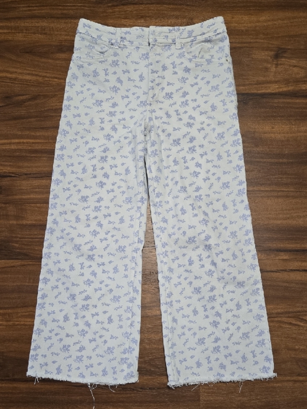 Mango Wide-Leg Floral Print Pants in White and Light Blue - Picture 6 of 10